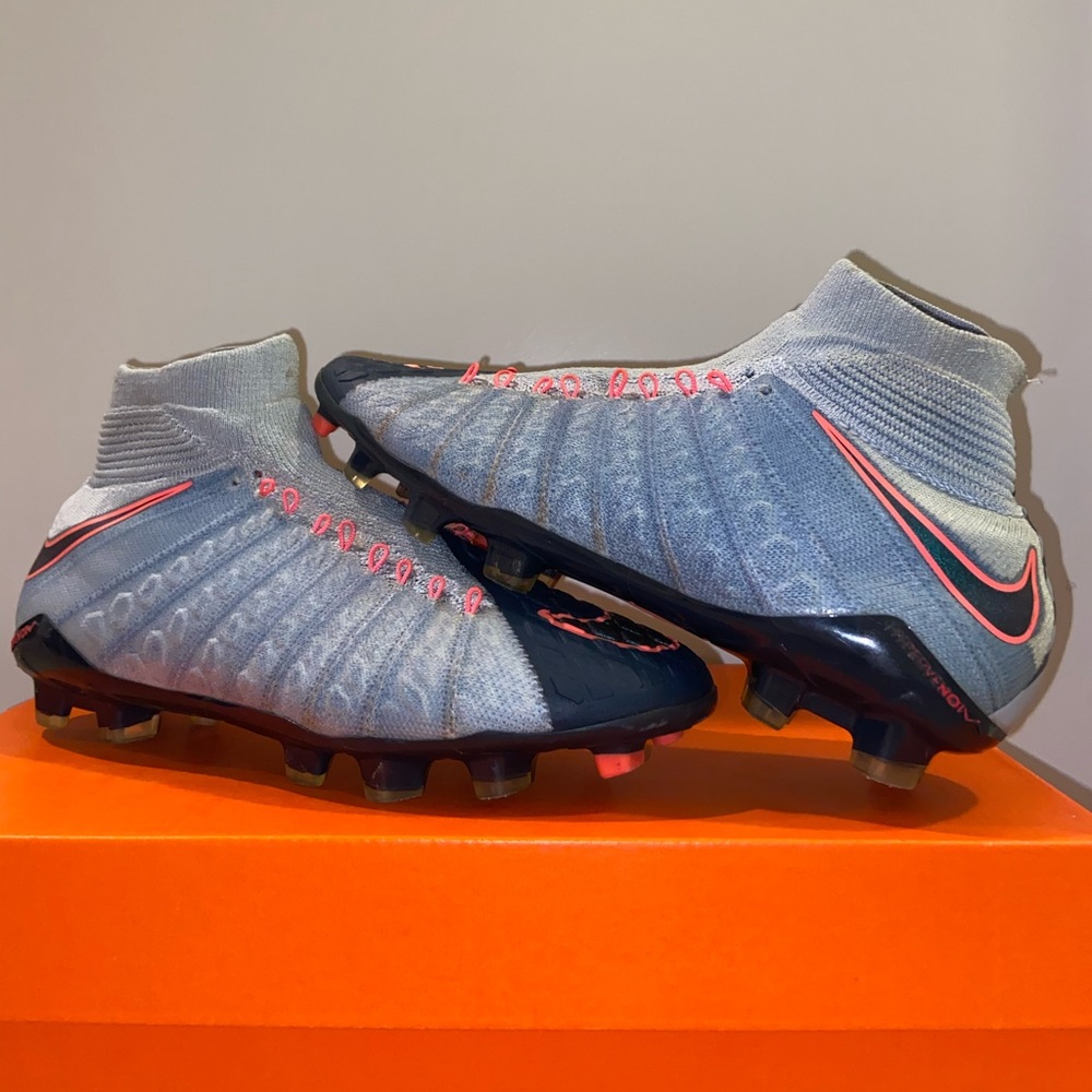 Mercurial Victory ACG Cleats Size 5.5 Youth Boys